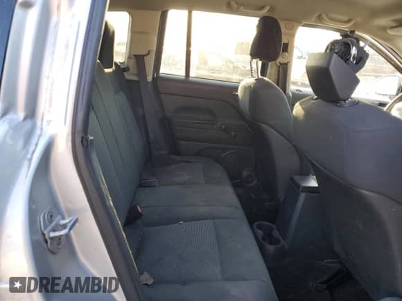 2010 Jeep Compass Sport z VIN 1J4NT1FB9AD626226, wystawiony jako Copart lot #82933784 z przebiegiem 191 772 mil mil oraz Szkoda całkowita • Salvage title. Historia ofert i sprzedaży dostępna na DreamBid. Obrazek 12.