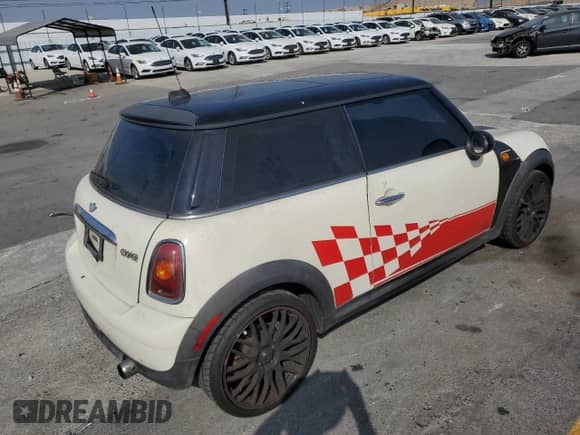 2007 MINI Hardtop with VIN WMWMF33547TT51590, listed as a Copart auction lot 57323995 with 114,113 mi miles and Salvage title. Bid and sale history available at DreamBid. Image 3.