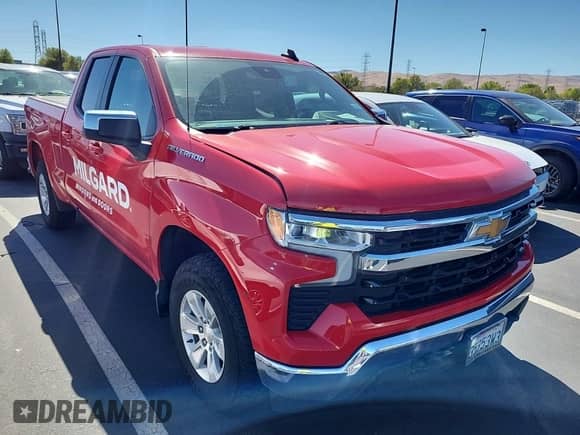 2024 Chevrolet Silverado 1500 LT z VIN 1GCRDDEK1RZ155405, wystawiony jako IAAI lot #43540237 z przebiegiem 50 431 mil mil oraz . Historia ofert i sprzedaży dostępna na DreamBid. Obrazek 33.