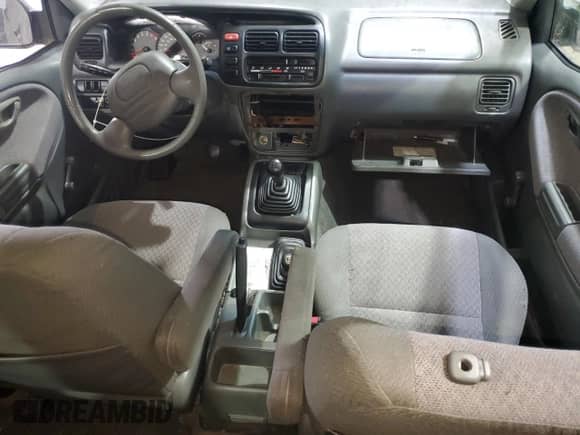 2002 Chevrolet Tracker с VIN 2CNBJ13CX26924985, выставлен на аукционе Copart как лот 64035835 с пробегом 187 109 миль миль и Списание • Salvage title. История ставок и продаж доступна на DreamBid. Изображение 8.