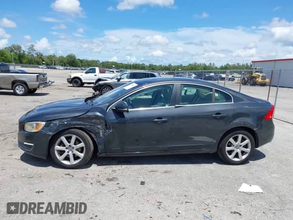 2016 Volvo S60 T5 Drive-E Premier z VIN YV126MFK9G2397028, wystawiony jako IAAI lot #42593825 z przebiegiem 67 080 mil mil oraz . Historia ofert i sprzedaży dostępna na DreamBid. Obrazek 15.