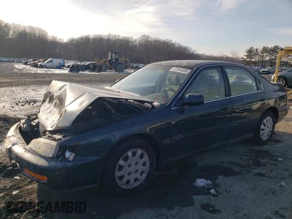 1996 Honda Accord with VIN 1HGCE6644TA028850, listed as a Copart auction lot 42564835 with 116,354 mi miles and Salvage title. Bid and sale history available at DreamBid. Image 1.