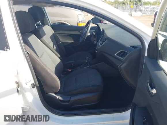 2020 Hyundai Accent SE z VIN 3KPC24A64LE126326, wystawiony jako IAAI lot #43422687 z przebiegiem 54 488 mil mil oraz . Historia ofert i sprzedaży dostępna na DreamBid. Obrazek 5.