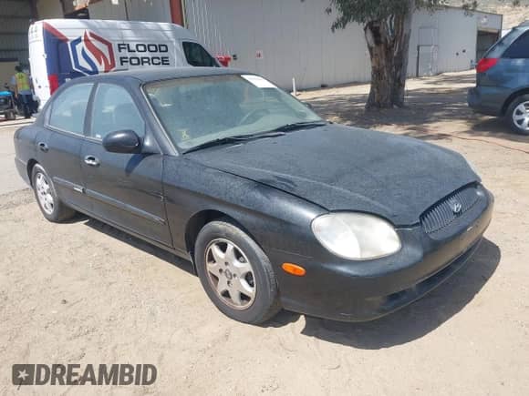 2001 Hyundai Sonata GLS z VIN KMHWF35V31A458928, wystawiony jako IAAI lot #41944264 z przebiegiem 118 398 mil mil oraz . Historia ofert i sprzedaży dostępna na DreamBid. Obrazek 1.