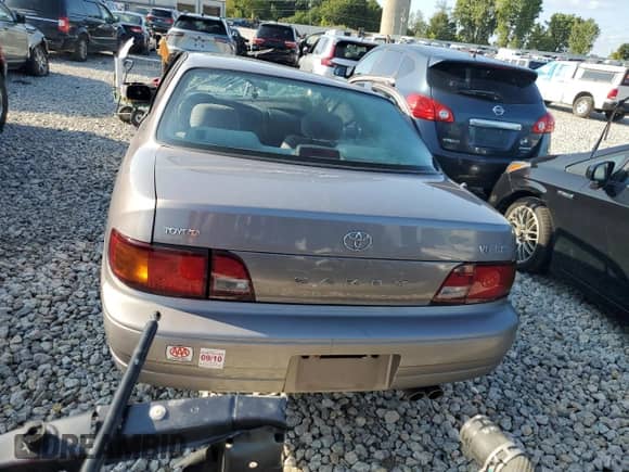 1995 Toyota Camry LE z VIN 4T1GK12E7SU100465, wystawiony jako Copart lot #71009325 z przebiegiem 223 922 mil mil oraz Czysty tytuł • Clean title. Historia ofert i sprzedaży dostępna na DreamBid. Obrazek 6.