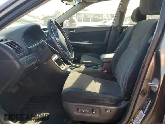 2005 Toyota Camry LE с VIN 4T1BE30K65U611529, выставлен на аукционе Copart как лот 81284905 с пробегом 309 557 миль миль и Списание • Salvage title. История ставок и продаж доступна на DreamBid. Изображение 7.