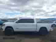 2022 Ram 1500 Laramie z VIN 1C6SRFJM7NN180128, wystawiony jako IAAI lot #42920492 z przebiegiem 52 689 mil mil oraz . Historia ofert i sprzedaży dostępna na DreamBid. Obrazek 14.