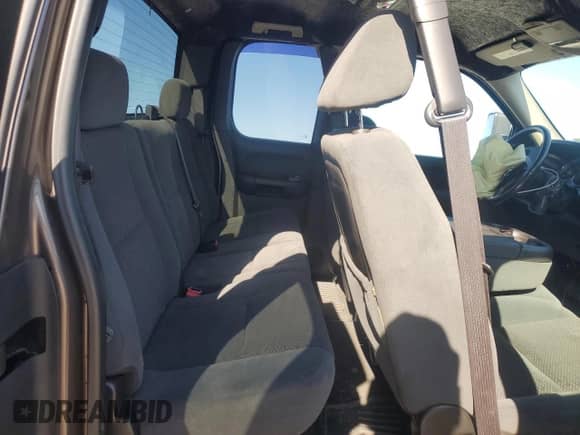 2008 GMC Sierra 1500 z VIN 2GTEK19Y481104215, wystawiony jako Copart lot #48453405 z przebiegiem 125 553 mil mil oraz Szkoda całkowita • Salvage title. Historia ofert i sprzedaży dostępna na DreamBid. Obrazek 10.