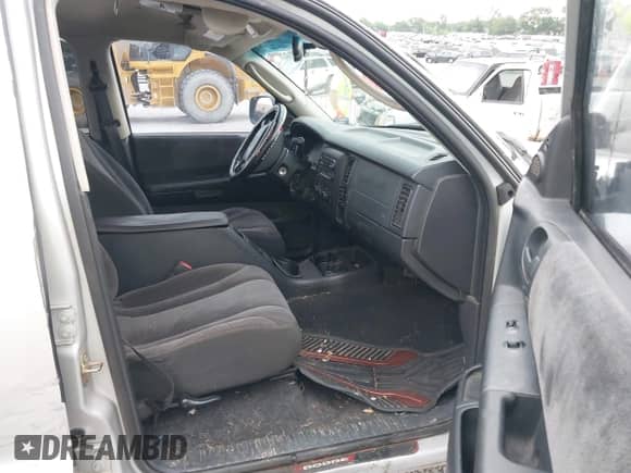 2001 Dodge Dakota Sport z VIN 1B7HG2AN91S225379, wystawiony jako IAAI lot #42443304 z przebiegiem 209 957 mil mil oraz . Historia ofert i sprzedaży dostępna na DreamBid. Obrazek 5.