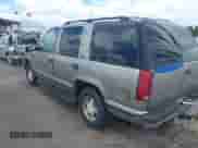1999 Chevrolet Tahoe z VIN 1GNEC13R2XJ562104, wystawiony jako IAAI lot #42835401 z przebiegiem 243 417 mil mil oraz . Historia ofert i sprzedaży dostępna na DreamBid. Obrazek 3.