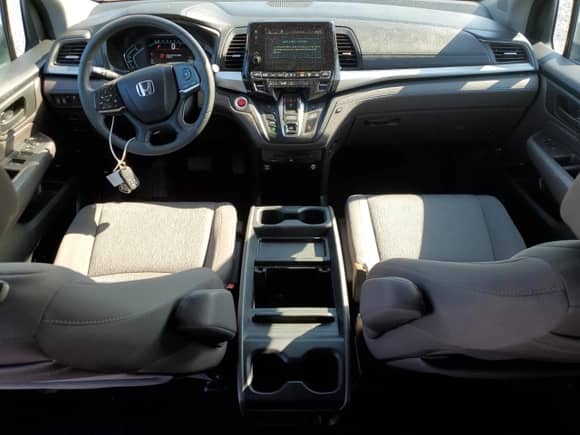 2018 Honda Odyssey with VIN 5FNRL6H42JB511561, listed as a Copart auction lot 69076135 with 139,253 mi miles and Clean title. Bid and sale history available at DreamBid. Image 8.