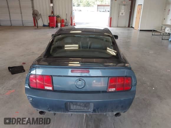 2007 Ford Mustang GT Deluxe z VIN 1ZVHT82H375269051, wystawiony jako IAAI lot #43065551 z przebiegiem 94 434 mil mil oraz . Historia ofert i sprzedaży dostępna na DreamBid. Obrazek 19.