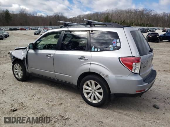 2012 Subaru Forester X Premium z VIN JF2SHADC3CG469401, wystawiony jako Copart lot #49228085 z przebiegiem 118 508 mil mil oraz Czysty tytuł • Clean title. Historia ofert i sprzedaży dostępna na DreamBid. Obrazek 2.
