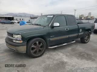2002 Chevrolet Silverado 1500 LS с VIN 2GCEC19V721408665, выставлен на аукционе Copart как лот 70870885 с пробегом 207 489 миль миль и Списание • Salvage title. История ставок и продаж доступна на DreamBid. Изображение 1.