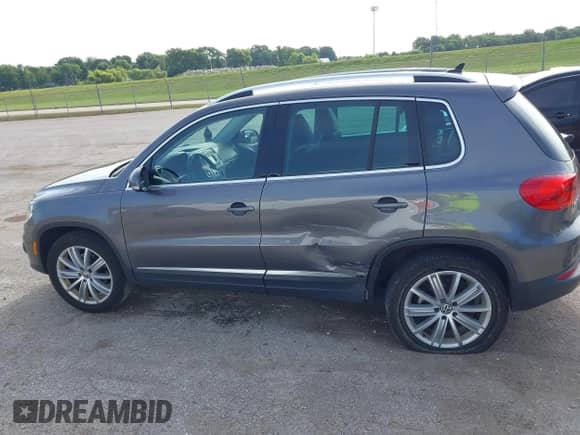 2012 Volkswagen Tiguan S с VIN WVGAV7AX1CW004596, выставлен на аукционе IAAI как лот 42772345 с пробегом 93 758 миль миль и . История ставок и продаж доступна на DreamBid. Изображение 14.