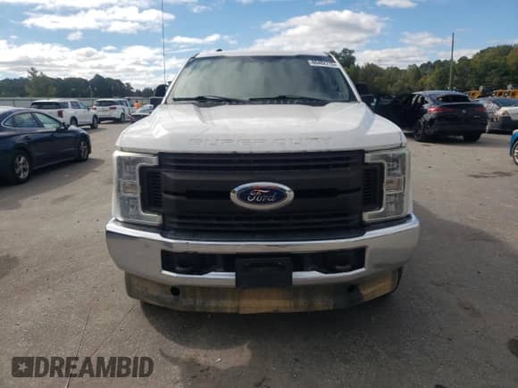 2019 Ford F-250 XL with VIN 1FT7W2B64KEC54746, listed as a Copart auction lot 86482715 with 233,699 mi miles and Clean title. Bid and sale history available at DreamBid. Image 5.