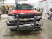 2001 Chevrolet Silverado 2500HD LS z VIN 1GCHK29U81E250671, wystawiony jako Copart lot #61221475 z przebiegiem 139 359 mil mil oraz Szkoda całkowita • Salvage title. Historia ofert i sprzedaży dostępna na DreamBid. Obrazek 5.