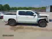 2025 Nissan Frontier SL с VIN 1N6ED1EJ4SN602923, выставлен на аукционе IAAI как лот 42585618 с пробегом 3 820 миль миль и . История ставок и продаж доступна на DreamBid. Изображение 13.