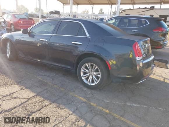 2016 Chrysler 300 Anniversary Edition с VIN 2C3CCAAG6GH307818, выставлен на аукционе IAAI как лот 43292170 с пробегом 107 627 миль миль и . История ставок и продаж доступна на DreamBid. Изображение 3.