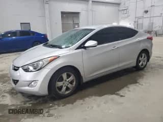 2013 Hyundai Elantra GLS z VIN KMHDH4AE2DU797387, wystawiony jako Copart lot #57596315 z przebiegiem 113 144 mil mil oraz Czysty tytuł • Clean title. Historia ofert i sprzedaży dostępna na DreamBid. Obrazek 1.