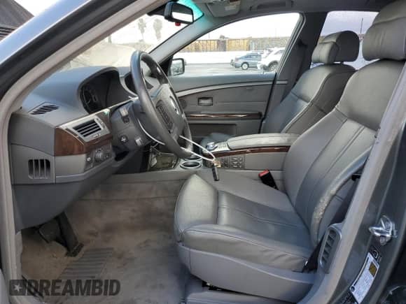 2005 BMW 7 Series 745i z VIN WBAGL63565DP76324, wystawiony jako Copart lot #45037385 z przebiegiem 52 771 mil mil oraz Szkoda całkowita • Salvage title. Historia ofert i sprzedaży dostępna na DreamBid. Obrazek 7.