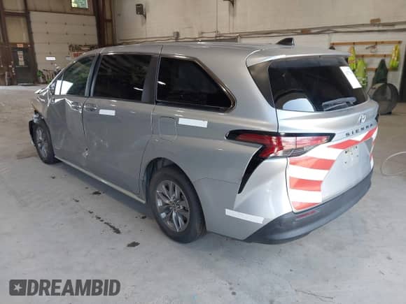 2021 Toyota Sienna LE with VIN 5TDKSKFC8MS035873, listed as a IAAI auction lot 42577906 with 228,325 mi miles and . Bid and sale history available at DreamBid. Image 3.