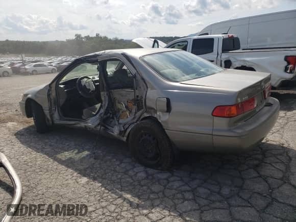 2001 Toyota Camry LE with VIN JT2BF22K310337533, listed as a Copart auction lot 69089485 with 203,337 mi miles and Salvage title. Bid and sale history available at DreamBid. Image 2.