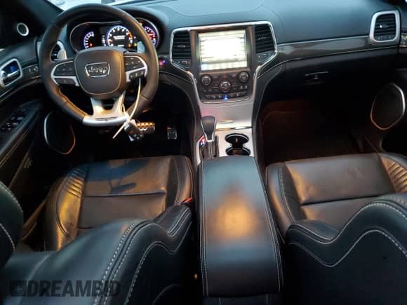 2018 Jeep Grand Cherokee Trackhawk z VIN 1C4RJFN94JC230283, wystawiony jako Copart lot #84250805 z przebiegiem 56 756 mil mil oraz Czysty tytuł • Clean title. Historia ofert i sprzedaży dostępna na DreamBid. Obrazek 8.