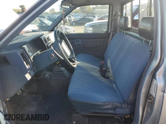 1990 Nissan Frontier z VIN 1N6SD11S9LC401758, wystawiony jako Copart lot #44949395 z przebiegiem 139 684 mil mil oraz Czysty tytuł • Clean title. Historia ofert i sprzedaży dostępna na DreamBid. Obrazek 7.