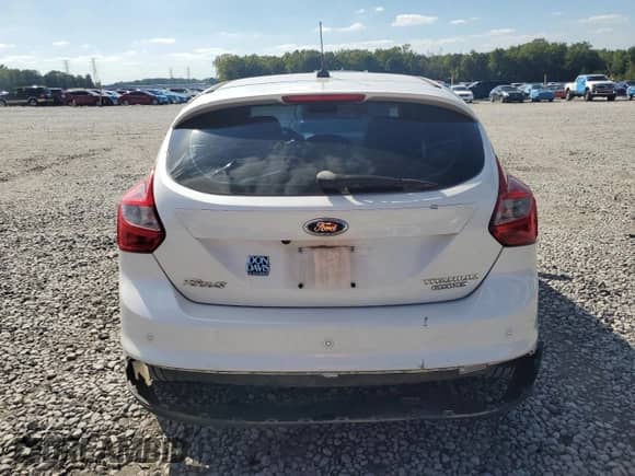 2013 Ford Focus Titanium z VIN 1FADP3N25DL151063, wystawiony jako Copart lot #84240975 z przebiegiem 154 686 mil mil oraz Szkoda całkowita • Salvage title. Historia ofert i sprzedaży dostępna na DreamBid. Obrazek 6.