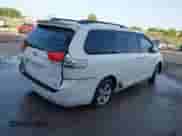 2012 Toyota Sienna z VIN 5TDKA3DC0CS011528, wystawiony jako IAAI lot #42767333 z przebiegiem 216 670 mil mil oraz . Historia ofert i sprzedaży dostępna na DreamBid. Obrazek 4.