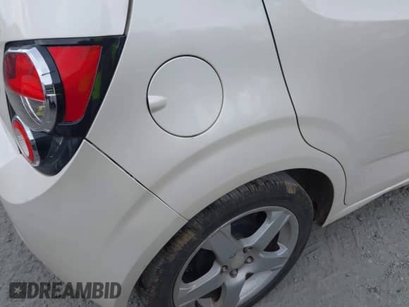 2015 Chevrolet Sonic LTZ с VIN 1G1JE6SB3F4169236, выставлен на аукционе IAAI как лот 43289189 с пробегом 123 994 миль миль и . История ставок и продаж доступна на DreamBid. Изображение 12.