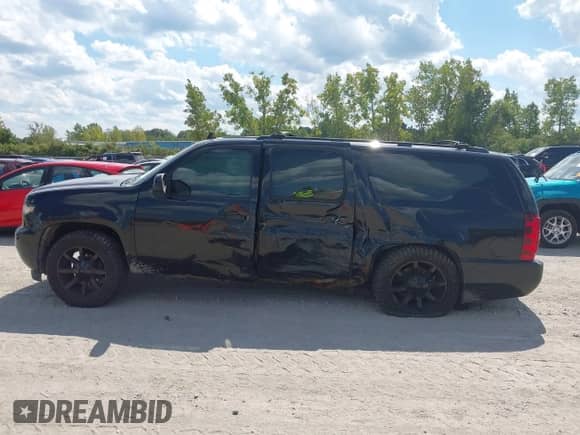 2009 Chevrolet Suburban LTZ z VIN 1GNFK36329R145158, wystawiony jako IAAI lot #43141956 z przebiegiem 336 452 mil mil oraz . Historia ofert i sprzedaży dostępna na DreamBid. Obrazek 14.