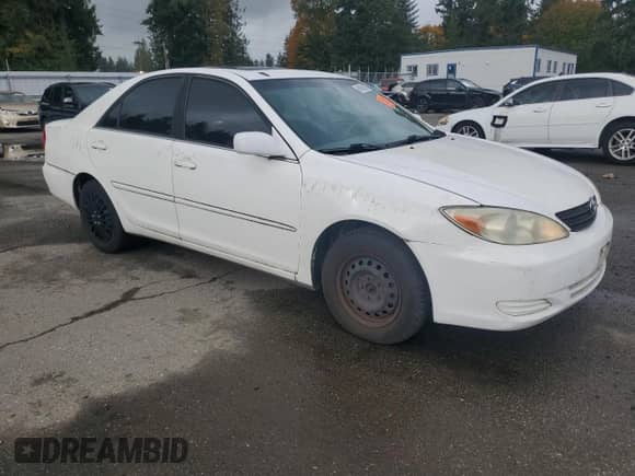 2004 Toyota Camry LE z VIN JTDBE32K340268167, wystawiony jako Copart lot #90885535 z przebiegiem 159 808 mil mil oraz Czysty tytuł • Clean title. Historia ofert i sprzedaży dostępna na DreamBid. Obrazek 4.