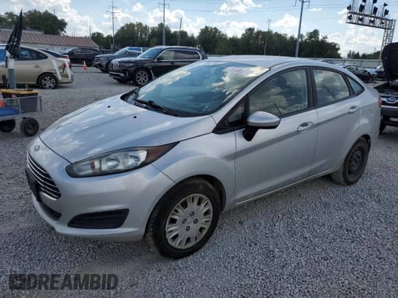 2018 Ford Fiesta S with VIN 3FADP4AJ2JM126215, listed as a Copart auction lot 71579005 with 207,747 mi miles and Clean title. Bid and sale history available at DreamBid. Image 1.