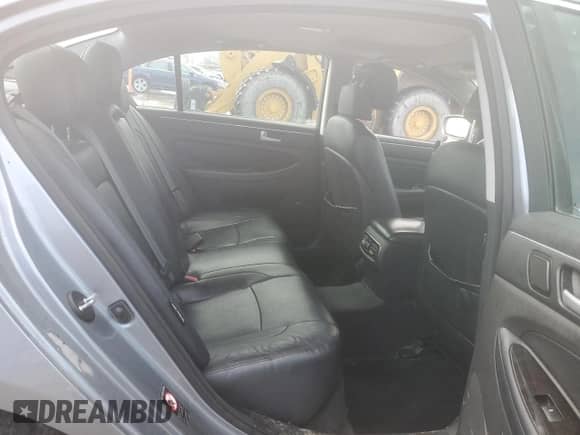 2014 Hyundai Genesis R-Spec z VIN KMHGC4DH3EU265908, wystawiony jako Copart lot #65131425 z przebiegiem 87 509 mil mil oraz Szkoda całkowita • Salvage title. Historia ofert i sprzedaży dostępna na DreamBid. Obrazek 10.