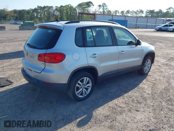 2017 Volkswagen Tiguan S с VIN WVGAV7AX5HK001067, выставлен на аукционе IAAI как лот 42481560 с пробегом 129 193 миль миль и . История ставок и продаж доступна на DreamBid. Изображение 4.