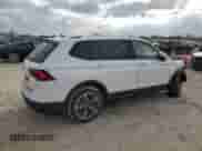 2024 Volkswagen Tiguan z VIN 3VVTB7AXXRM208006, wystawiony jako Copart lot #44222715 z przebiegiem 1 904 mil mil oraz Szkoda całkowita • Salvage title. Historia ofert i sprzedaży dostępna na DreamBid. Obrazek 3.