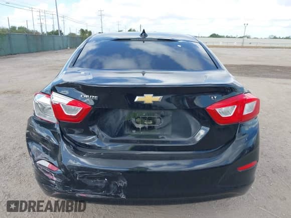 2017 Chevrolet Cruze LT z VIN 1G1BE5SM4H7108088, wystawiony jako IAAI lot #42994352 z przebiegiem 83 189 mil mil oraz . Historia ofert i sprzedaży dostępna na DreamBid. Obrazek 16.