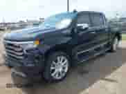 2022 Chevrolet Silverado 1500 High Country z VIN 2GCUDJED6N1501400, wystawiony jako IAAI lot #42346885 z przebiegiem 100 454 mil mil oraz . Historia ofert i sprzedaży dostępna na DreamBid. Obrazek 2.