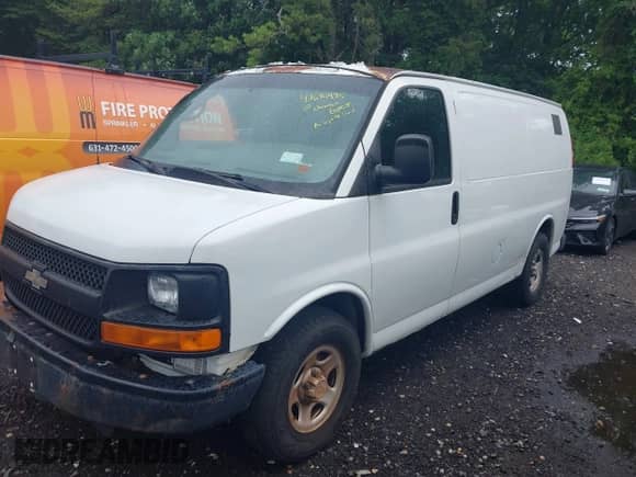 2007 Chevrolet Express Cargo z VIN 1GCFG15X471177057, wystawiony jako IAAI lot #42634978 z przebiegiem 147 128 mil mil oraz . Historia ofert i sprzedaży dostępna na DreamBid. Obrazek 2.