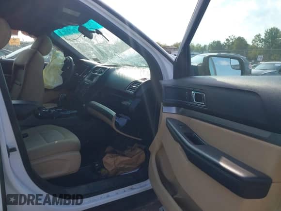 2017 Ford Explorer z VIN 1FM5K8BH6HGA06028, wystawiony jako IAAI lot #43272011 z przebiegiem 103 308 mil mil oraz . Historia ofert i sprzedaży dostępna na DreamBid. Obrazek 5.