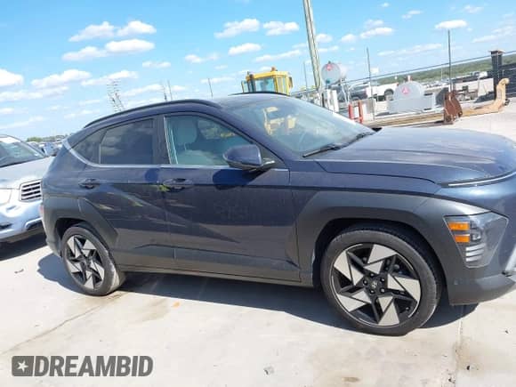 2024 Hyundai Kona Limited с VIN KM8HE3A37RU051575, выставлен на аукционе IAAI как лот 43089618 с пробегом 6 878 миль миль и . История ставок и продаж доступна на DreamBid. Изображение 13.
