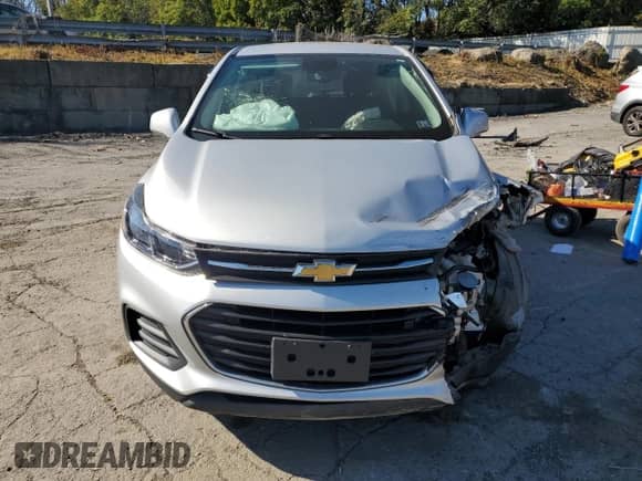 2017 Chevrolet Trax LS z VIN 3GNCJNSBXHL267920, wystawiony jako Copart lot #82004815 z przebiegiem 76 917 mil mil oraz Szkoda całkowita • Salvage title. Historia ofert i sprzedaży dostępna na DreamBid. Obrazek 5.