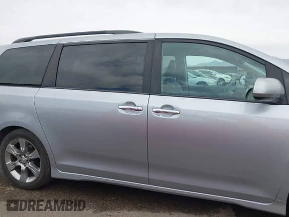 2014 Toyota Sienna SE with VIN 5TDXK3DC4ES491269, listed as a IAAI auction lot 42004485 with 118,516 mi miles and . Bid and sale history available at DreamBid. Image 14.