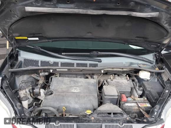 2011 Toyota Sienna XLE with VIN 5TDDK3DC4BS029809, listed as a IAAI auction lot 42996747 with 212,929 mi miles and . Bid and sale history available at DreamBid. Image 10.