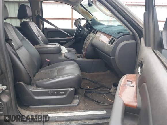 2008 Chevrolet Avalanche LTZ z VIN 3GNFK12318G102441, wystawiony jako IAAI lot #43116648 z przebiegiem 236 751 mil mil oraz . Historia ofert i sprzedaży dostępna na DreamBid. Obrazek 5.