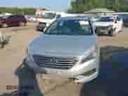 2017 Hyundai Sonata 2.4L z VIN 5NPE24AF1HH562885, wystawiony jako IAAI lot #43363791 z przebiegiem 149 890 mil mil oraz . Historia ofert i sprzedaży dostępna na DreamBid. Obrazek 13.