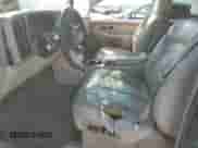 2001 Chevrolet Suburban LT с VIN 3GNEC16TX1G245428, выставлен на аукционе Copart как лот 51210465 с пробегом 321 027 миль миль и Списание • Salvage title. История ставок и продаж доступна на DreamBid. Изображение 7.