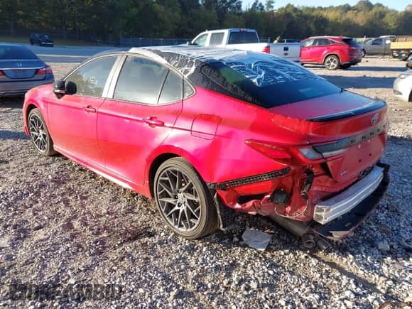 2025 Toyota Camry LE z VIN 4T1DAACK2SU005015, wystawiony jako IAAI lot #42623067 z przebiegiem 13 309 mil mil oraz . Historia ofert i sprzedaży dostępna na DreamBid. Obrazek 3.